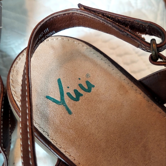 Yuu Slingback Brown 1 1/2" Heel Summer Sandals, Size 11W Like New - Picture 5 of 7